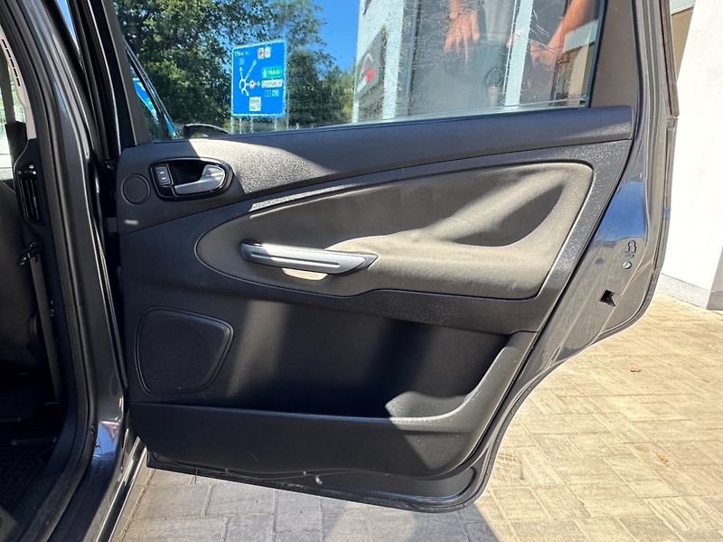 Ford S-MAX (2008) 2.0 TDCi - fotka 12 z 28