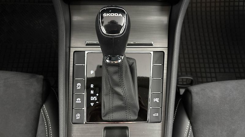 Škoda Superb 2.0 TSI DSG Style Combi - fotka 25 z 30