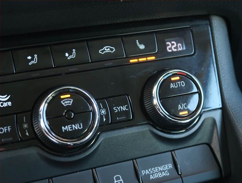 Škoda Karoq (2019) Style Plus 2.0 TDI, 4X4,Style - fotka 19 z 24