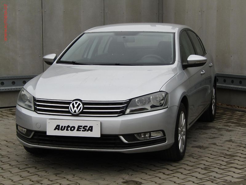 Volkswagen Passat (2011) 1.4 TSi, AC, výhřev sed - fotka 3 z 20