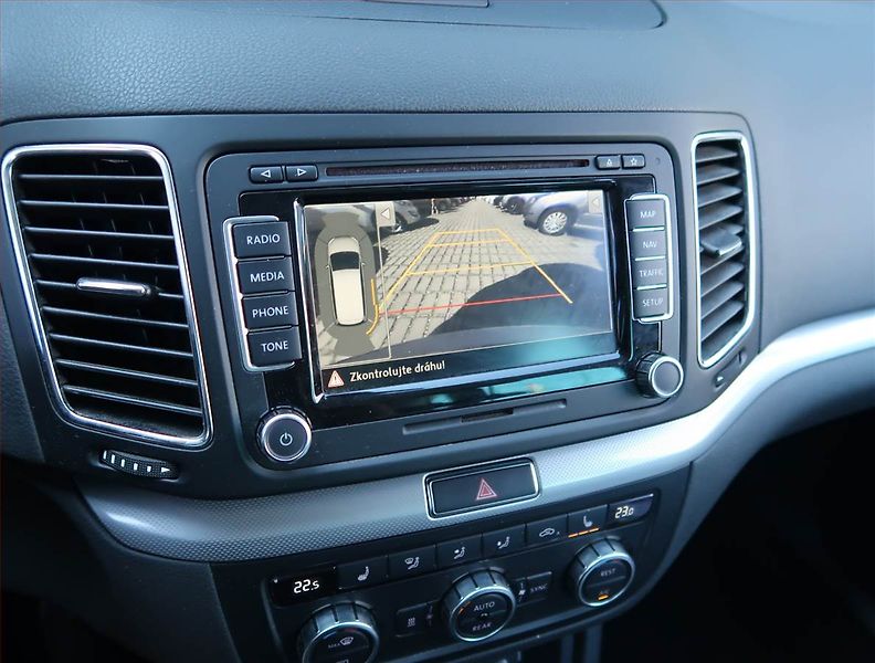 Volkswagen Sharan (2013) 2.0 TDI, Serv.kniha, Navi - fotka 17 z 21