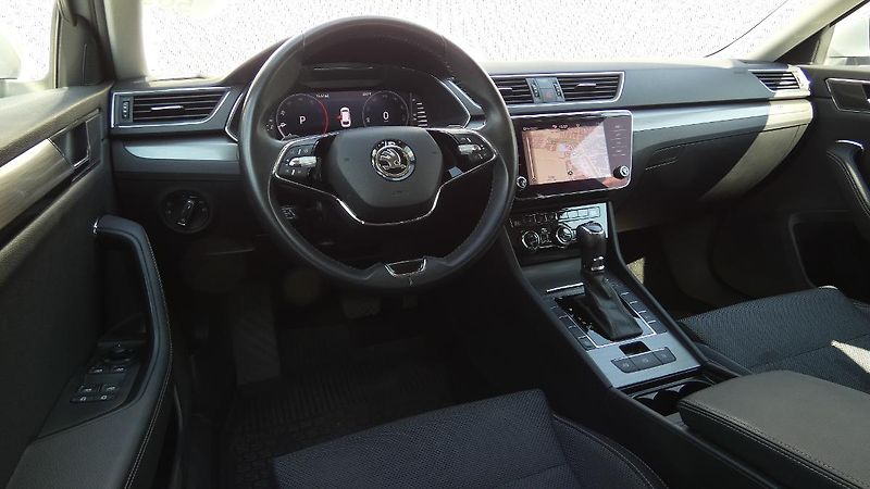 Škoda Superb Combi 2,0 TDI DSG Style - fotka 5 z 25
