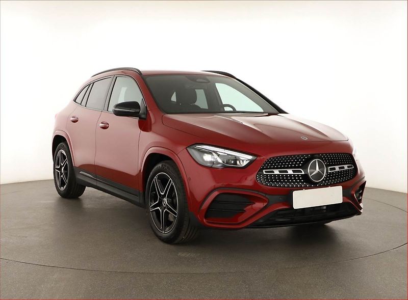 Mercedes-Benz GLA (2025) 220 4MATIC - fotka 1 z 23
