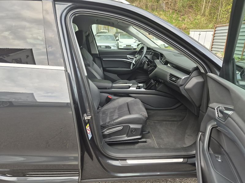 Audi e-tron 50 QUATTRO 230kw 20ALU SOH100% - fotka 16 z 45