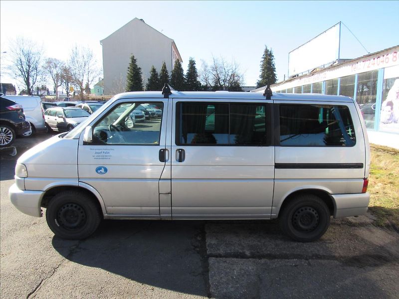 Volkswagen Caravelle 2,5 TDI 75kW - fotka 7 z 28