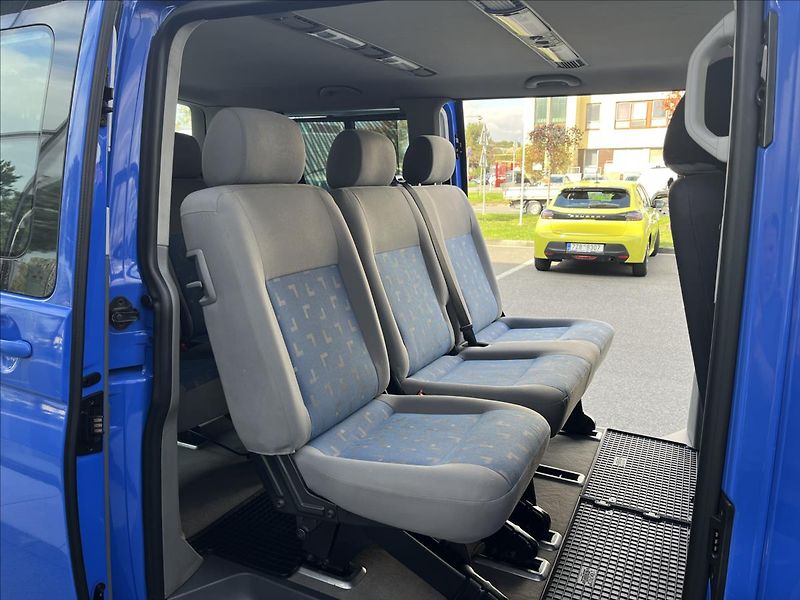Volkswagen Caravelle 2,5 TDI - fotka 16 z 29