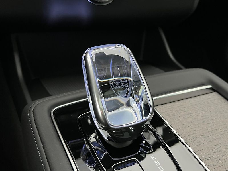 Volvo XC90 (2026) B5 AWD DARK PLUS - fotka 31 z 43