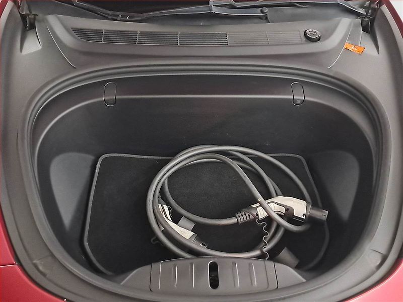 Tesla Model 3 (2019) Performance 78kWh, SoH 86% - fotka 21 z 22