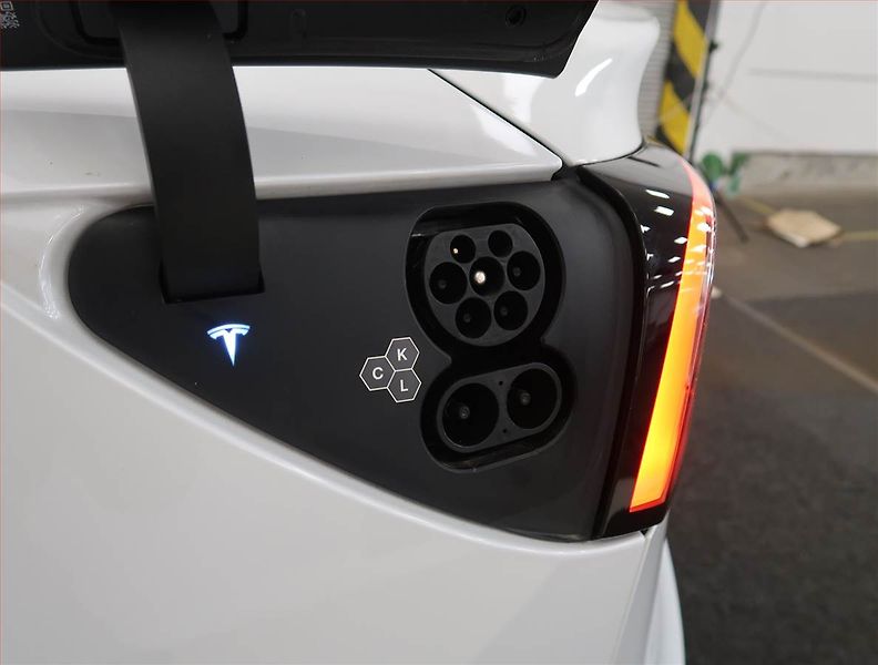 Tesla Model 3 (2025) Long Range RWD 79kWh, SoH 94% - fotka 26 z 27