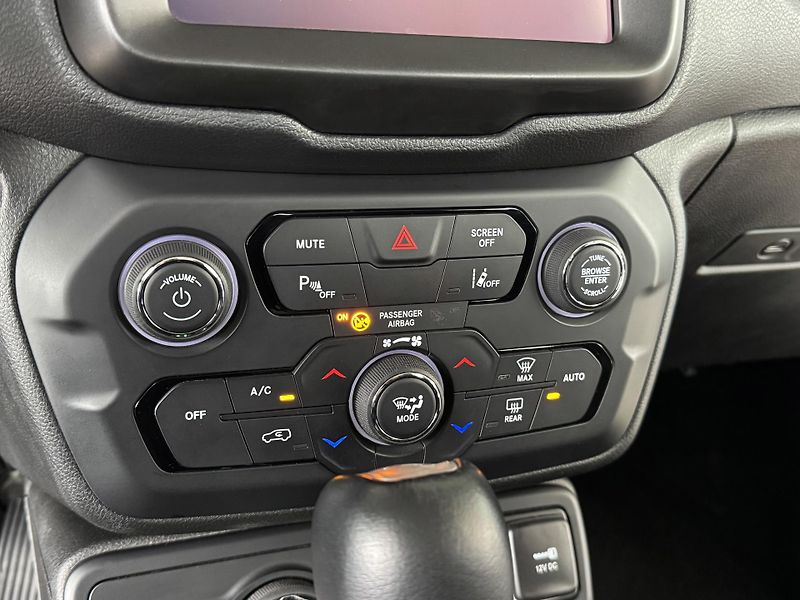 Jeep Renegade 1,3T 4xe*AWD*Distronic*DPH - fotka 22 z 36