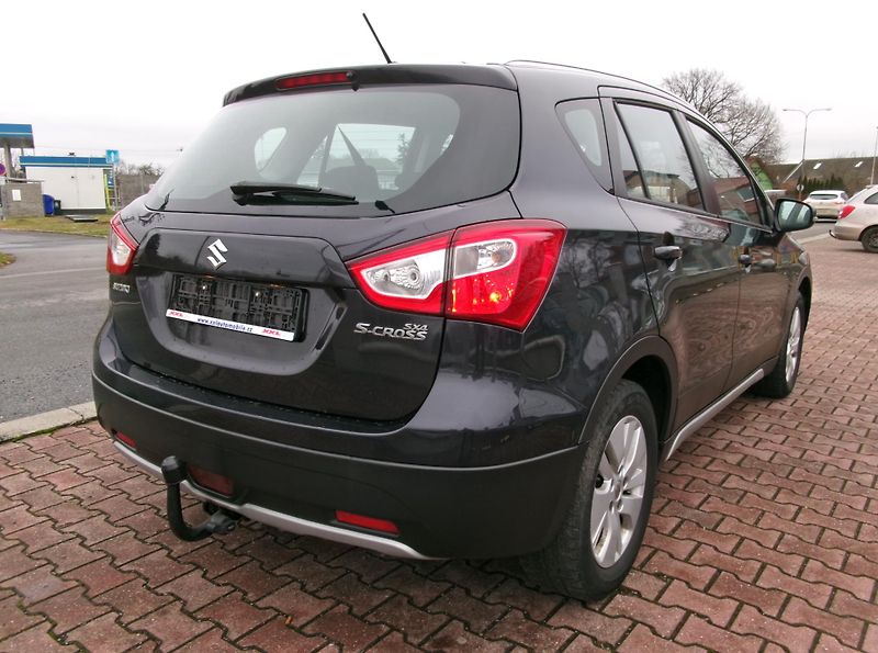 Suzuki SX4 S-Cross (2014) 1,6i AC TEMP VÝHŘEV TAŽNÉ - fotka 8 z 30