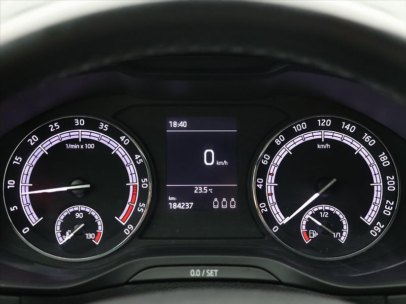 Škoda Karoq 2,0 TDI 110kW 4x4 CZ LED 2.Maj - fotka 17 z 33