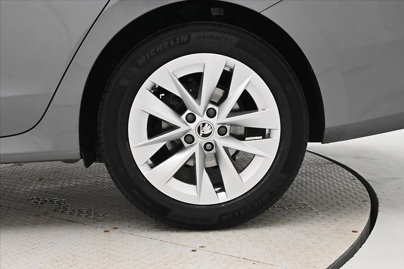 Škoda Octavia 2,0 TDI 110 kW DSG STYLE Záruk - fotka 31 z 31