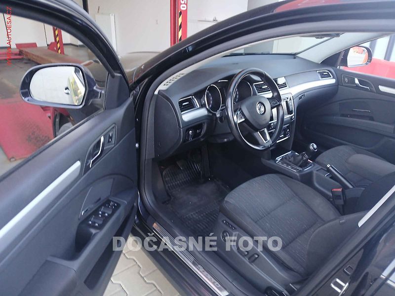 Škoda Superb (2014) 2.0TDi, bixen, kůže - fotka 3 z 3