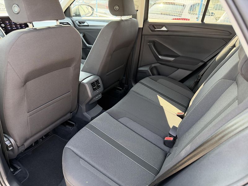 Volkswagen T-Roc 1,5 TSi/110kW LIFE - DSG,TZ,.. - fotka 43 z 64