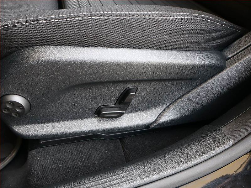 Mercedes-Benz GLC (2016) 220 d 4MATIC, 4X4 - fotka 21 z 22