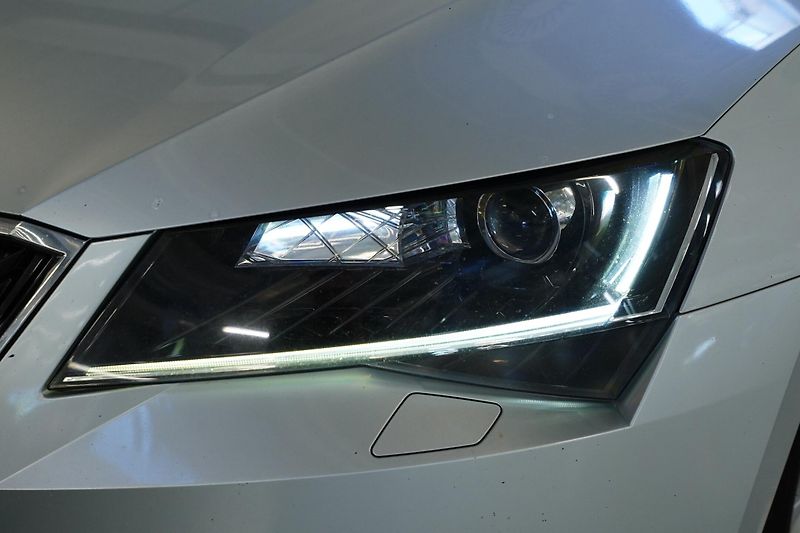 Škoda Superb - fotka 9 z 26