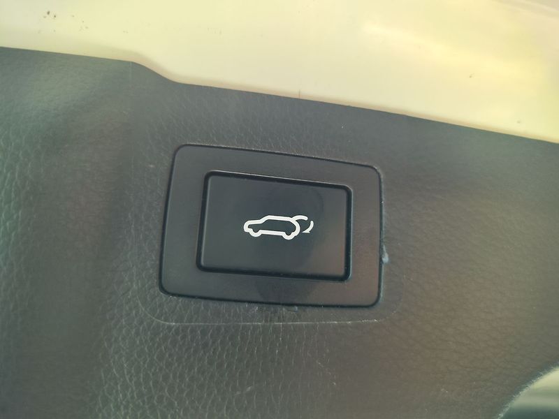 Hyundai Grand Santa Fe 2.2 CRDi/147kW Luxury AT 4x4 - fotka 10 z 43