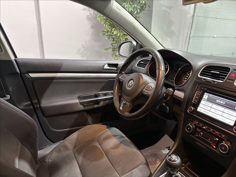 Volkswagen Golf 1,4   TSI HIGHLINE PANORAMA - fotka 17 z 28