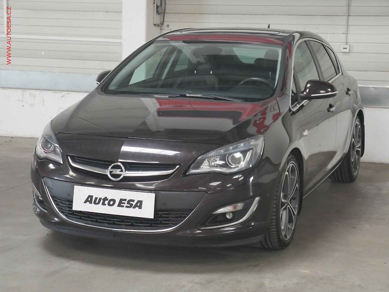 Opel Astra (2013) 1.6T, AT, park.čidla - fotka 3 z 20
