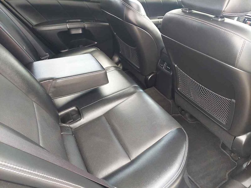 Suzuki Kizashi 2.4 4WD - fotka 27 z 59