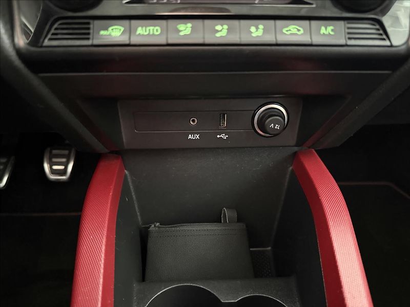 Škoda Fabia 1,2   TSI 81kW,MONTE CARLO,1.M - fotka 19 z 26