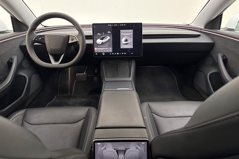 Tesla Model 3 Long Range AWD Highland Tažné - fotka 9 z 16