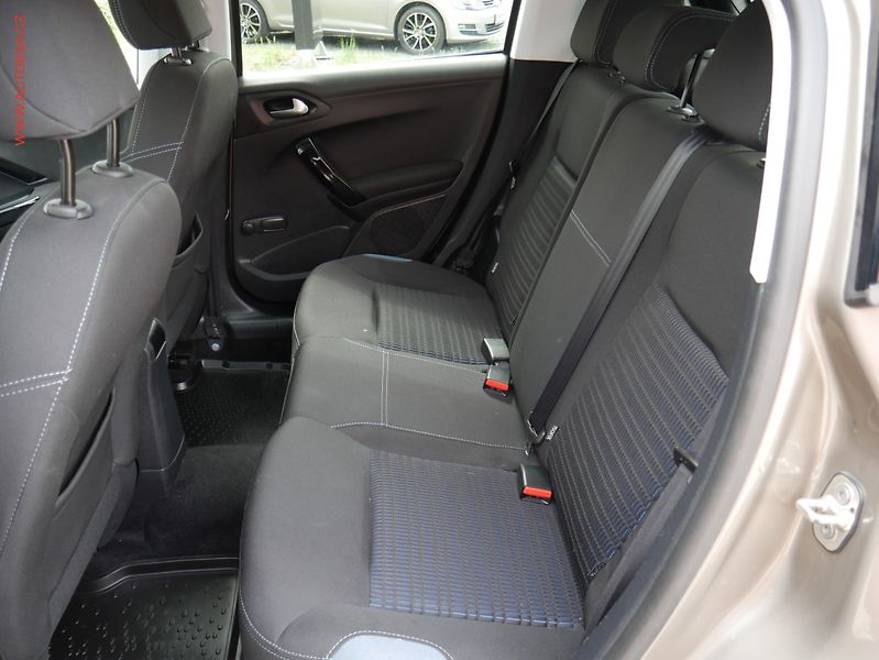 Peugeot 208 (2014) 1.6i, ČR, autoAC, temp - fotka 10 z 15