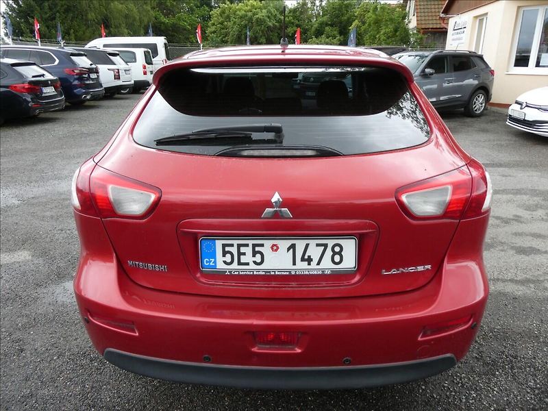 Mitsubishi Lancer 1,8 i 105kW Sportback, klima - fotka 6 z 31