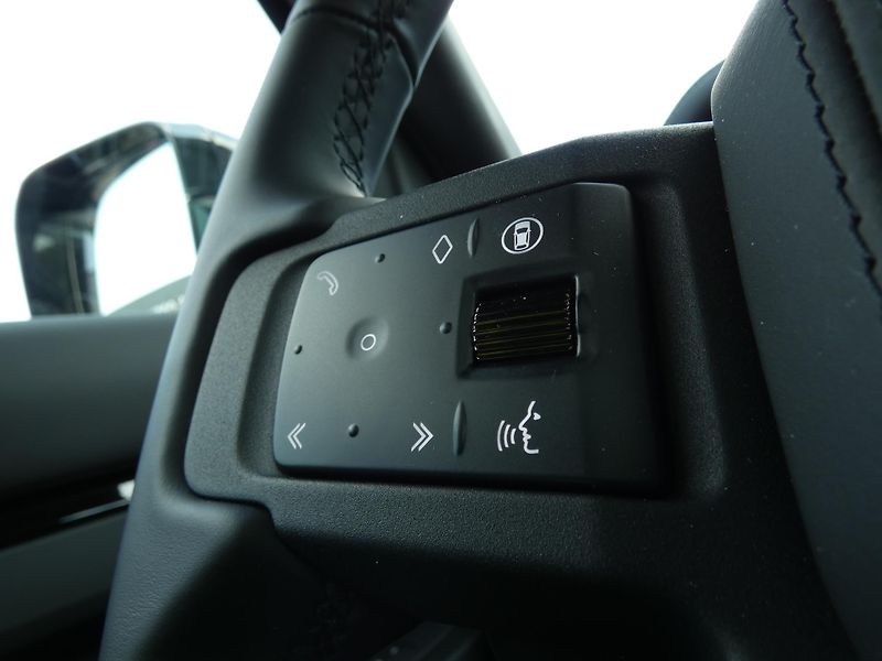 Land Rover Defender 110 4,4 OCTA P635 - fotka 18 z 46