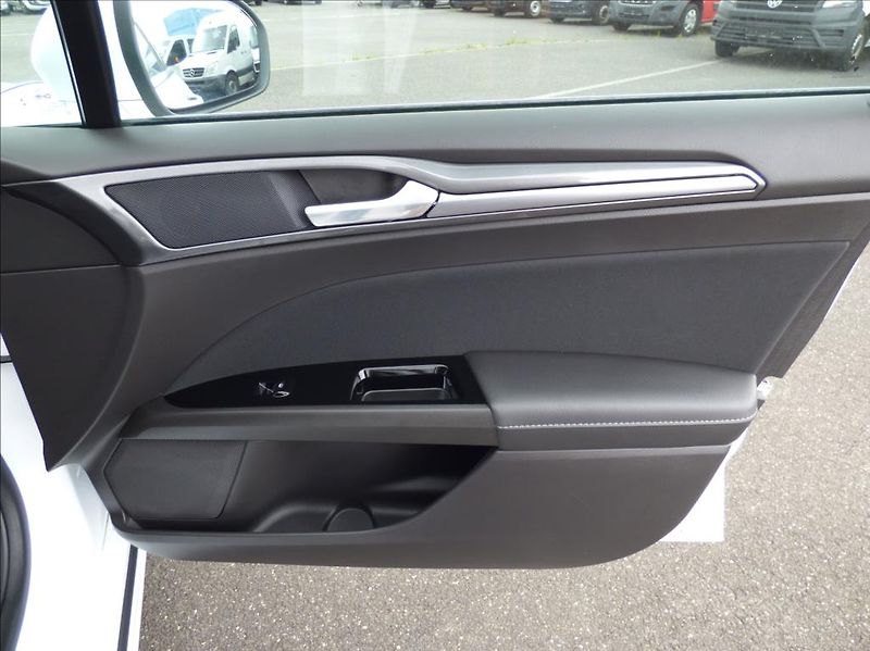 Ford Mondeo 2,0 LED,Navi,Titanium servis - fotka 58 z 72