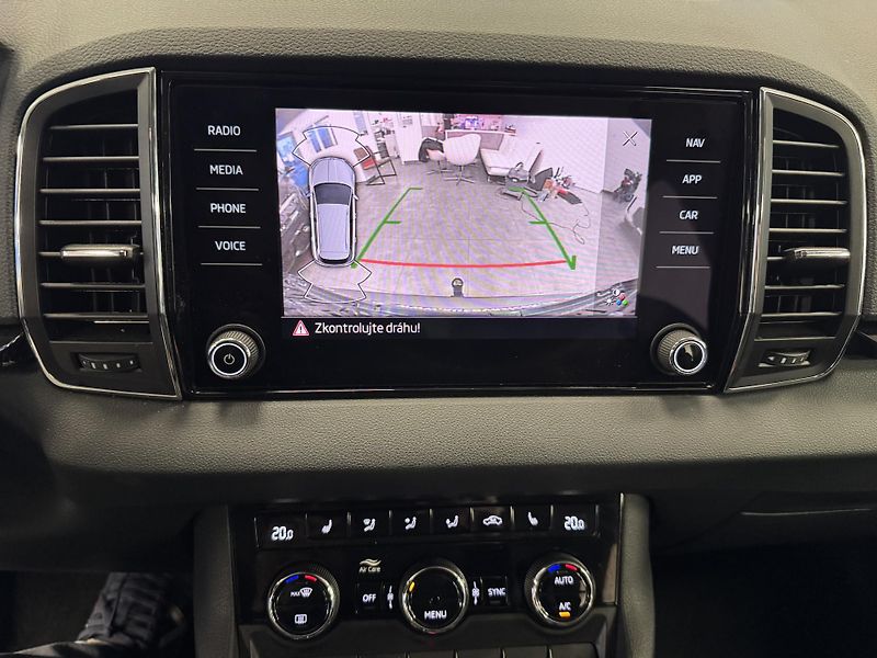 Škoda Karoq (2024) 2,0TDi DSG 4x4 TAŽNÉ LED NAVI - fotka 23 z 28