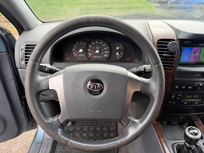 Kia Sorento 2.5 CRDi MAN 4x4 - fotka 19 z 23