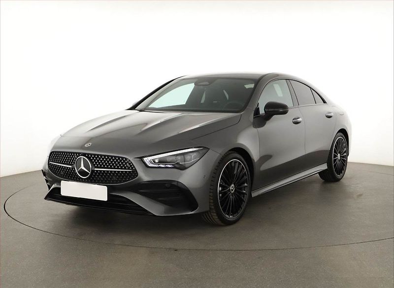 Mercedes-Benz CLA (2025) 180 d, AMG Line - fotka 2 z 24