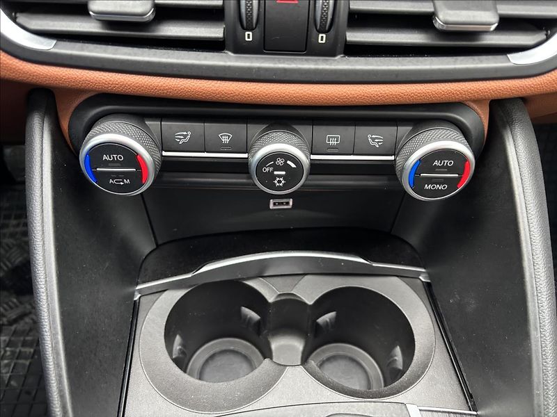 Alfa Romeo Giulia 2,2 JTDm 132kW 180 MT Super - fotka 34 z 37