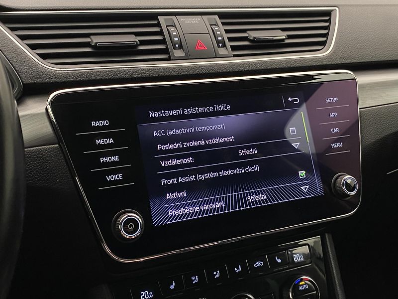 Škoda Superb 2.0TDI 140kW STYLE 4x4 DSG CZ - fotka 45 z 52