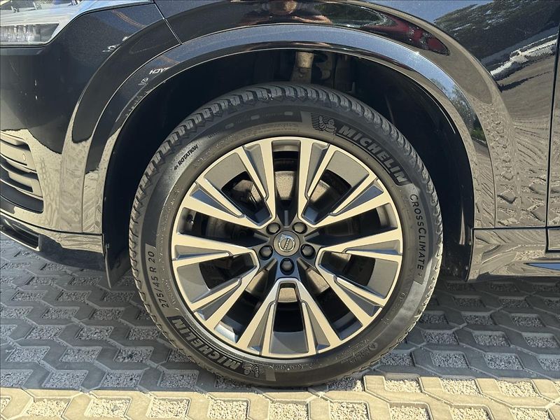 Volvo XC90 2,0 B5 AWD Momentum Pro AT ČR - fotka 28 z 33