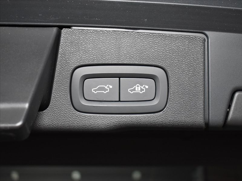 Volvo XC60 2,0 B5 AWD PLUS BLIS,Bezklíč - fotka 11 z 23