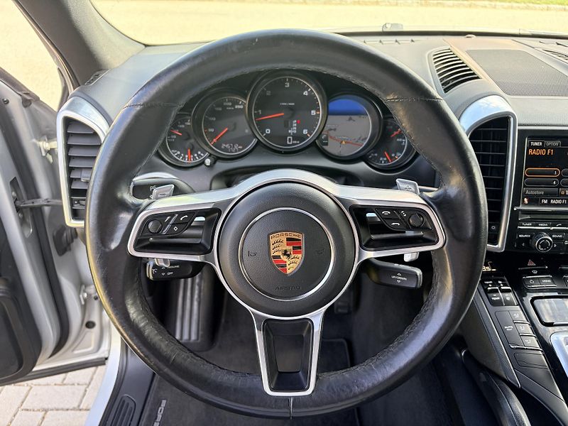 Porsche Cayenne DIESEL 3.0 V6 180KW - fotka 14 z 42