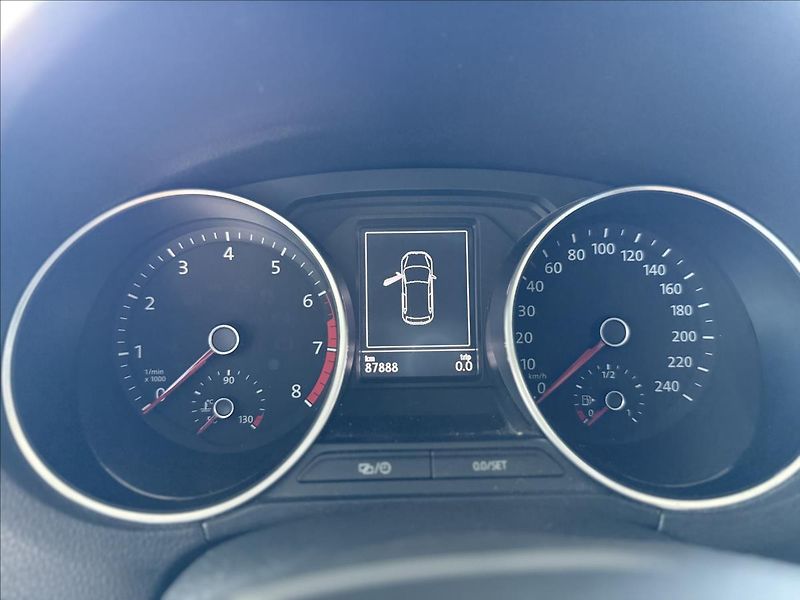 Volkswagen Polo 1,2   TSI 66KW,HIGHLINE,1.MAJ - fotka 13 z 22