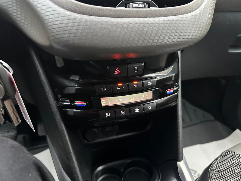 Peugeot 2008 (2017) Allure 1.6Hdi 88kw - fotka 21 z 24