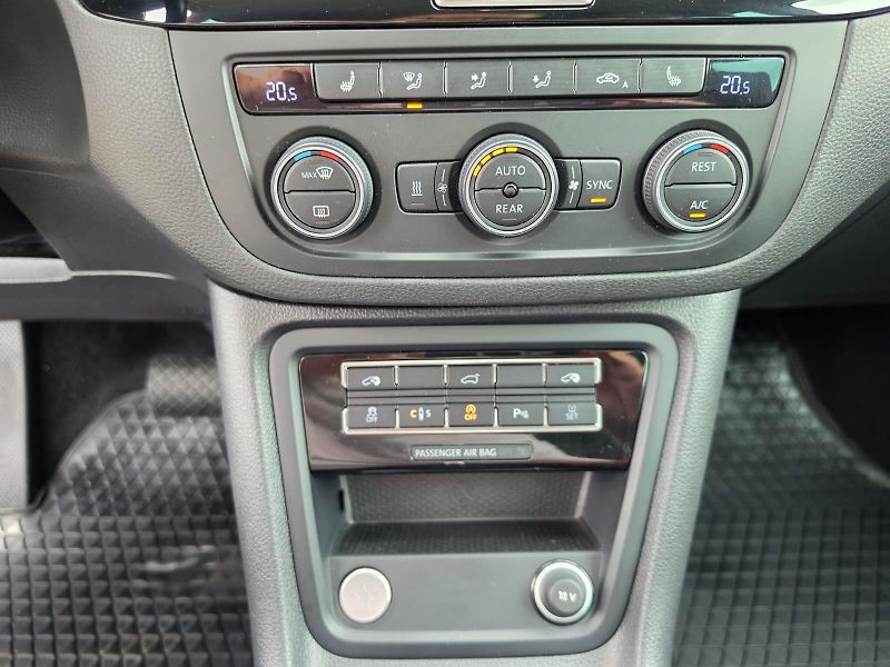 Volkswagen Sharan 2.0TDI DSG 4x4 7-M Webasto TZ - fotka 17 z 33