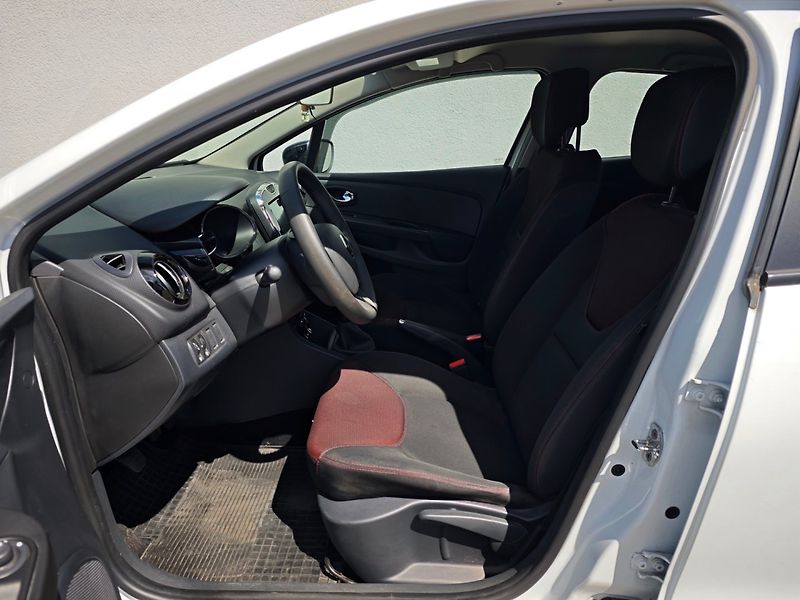 Renault Clio (2013) 1.2 16V Lutecia NAVI nové ČR - fotka 14 z 41