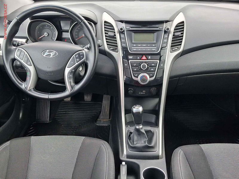 Hyundai i30 (2016) 1.6 CRDI, 2.maj,ČR, servis - fotka 8 z 19