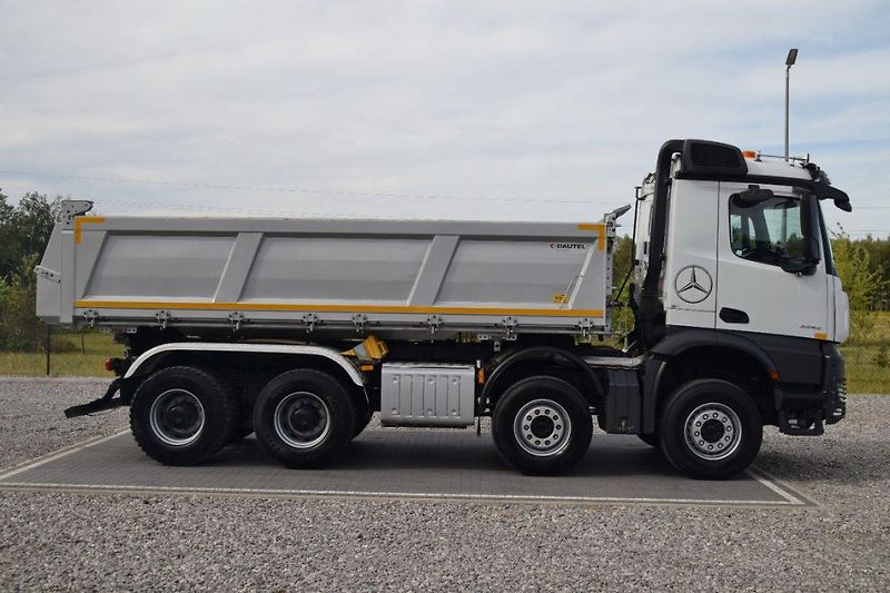 Mercedes-Benz (2018) Arocs 3252 8x4 Bordmatik  - fotka 4 z 27