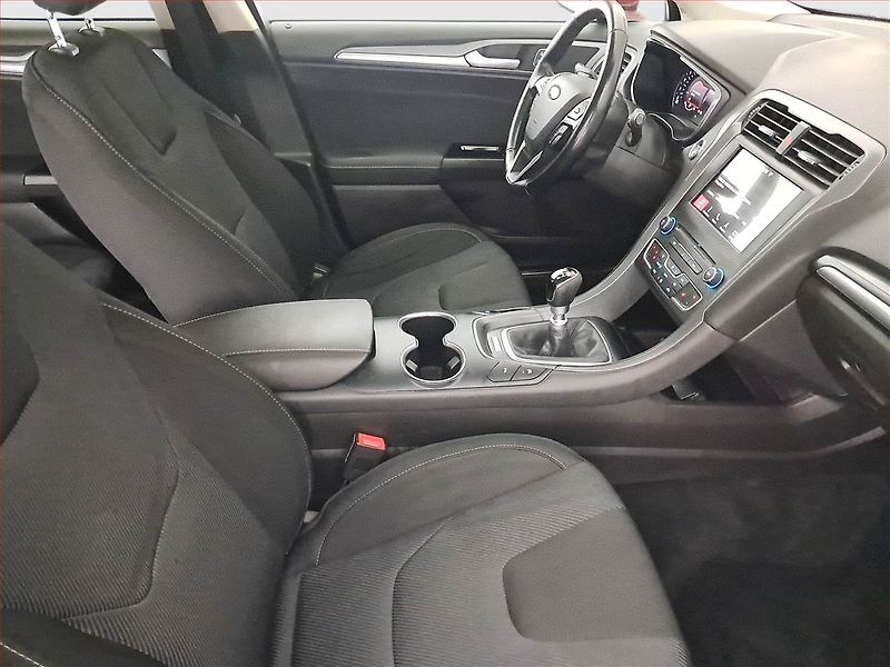 Ford Mondeo (2018) Titanium 2.0 TDCI, ČR,1.maj - fotka 9 z 16
