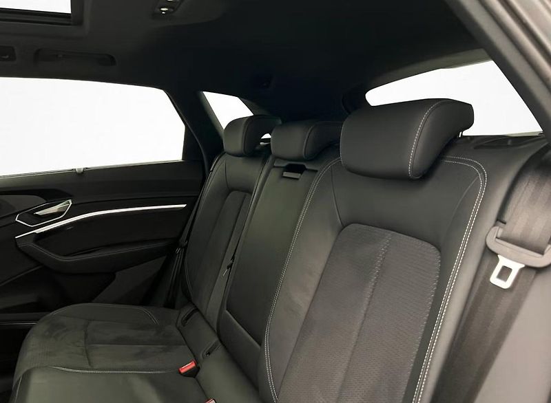 Audi Q8 e-tron 55 Q 360k Matrix Vzduch Pano - fotka 27 z 35