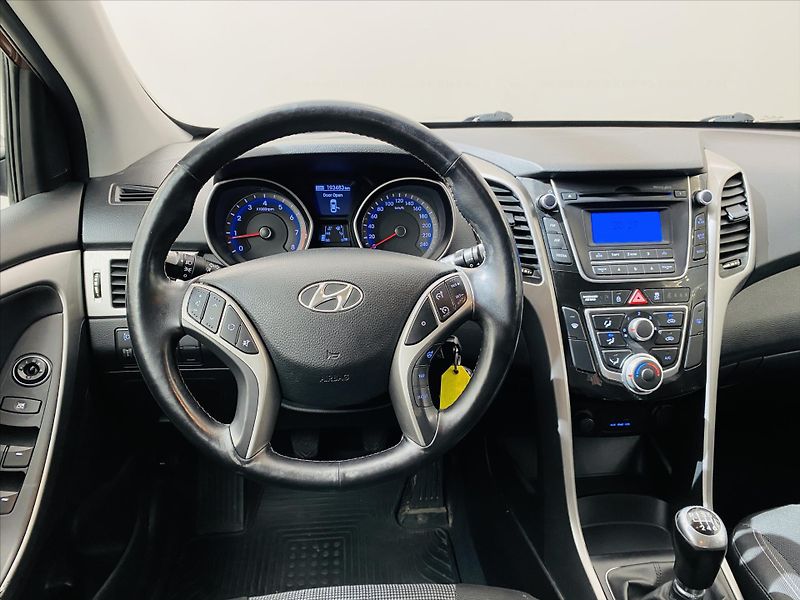 Hyundai i30 1,4 CVVT 73kW - fotka 10 z 23