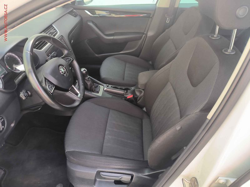 Škoda Octavia (2018) 1.4 TSI, 2.maj,ČR, LED - fotka 9 z 21