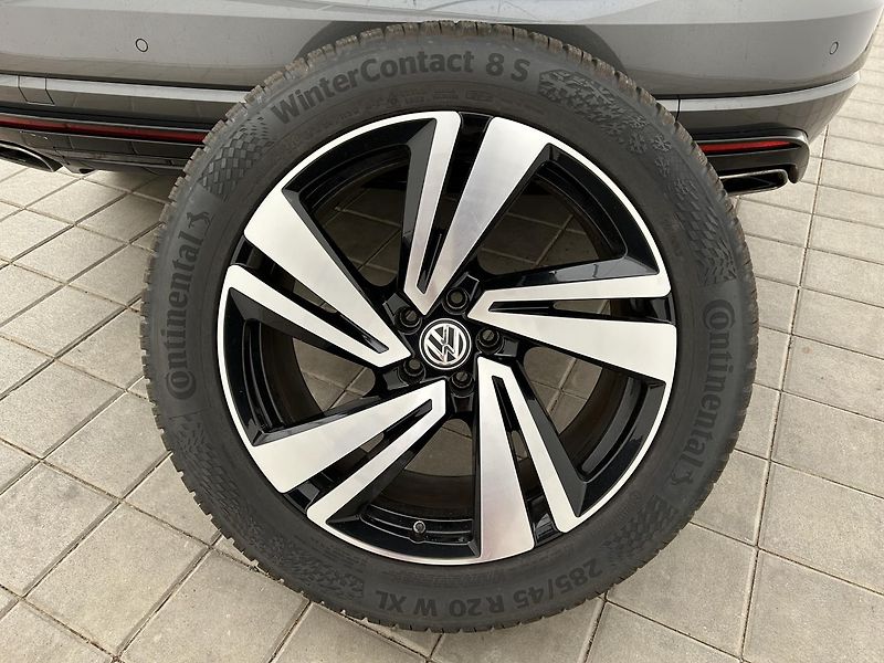 Volkswagen Touareg 3.0 TSI 4x4 R-Line - fotka 35 z 36